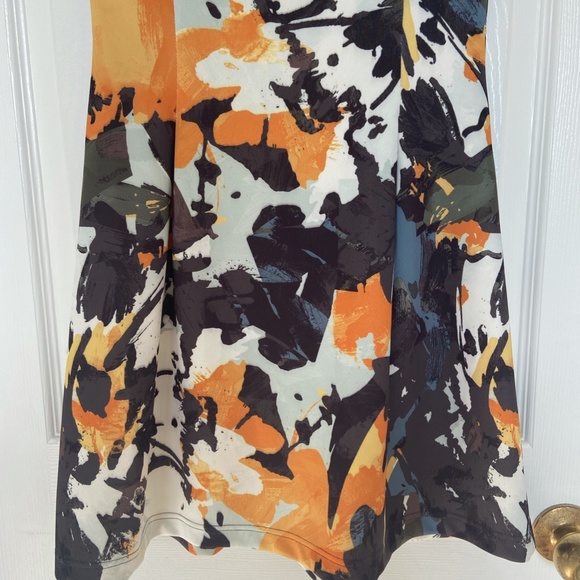 Suite Blanco Floral Dress - Picture 8 of 8